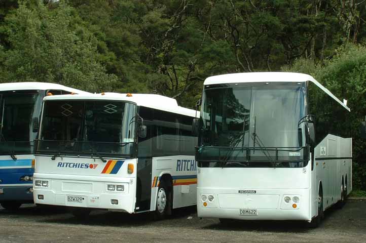 Ritchies Nissan UA440 69 & Scania K124IB Kiwi 534